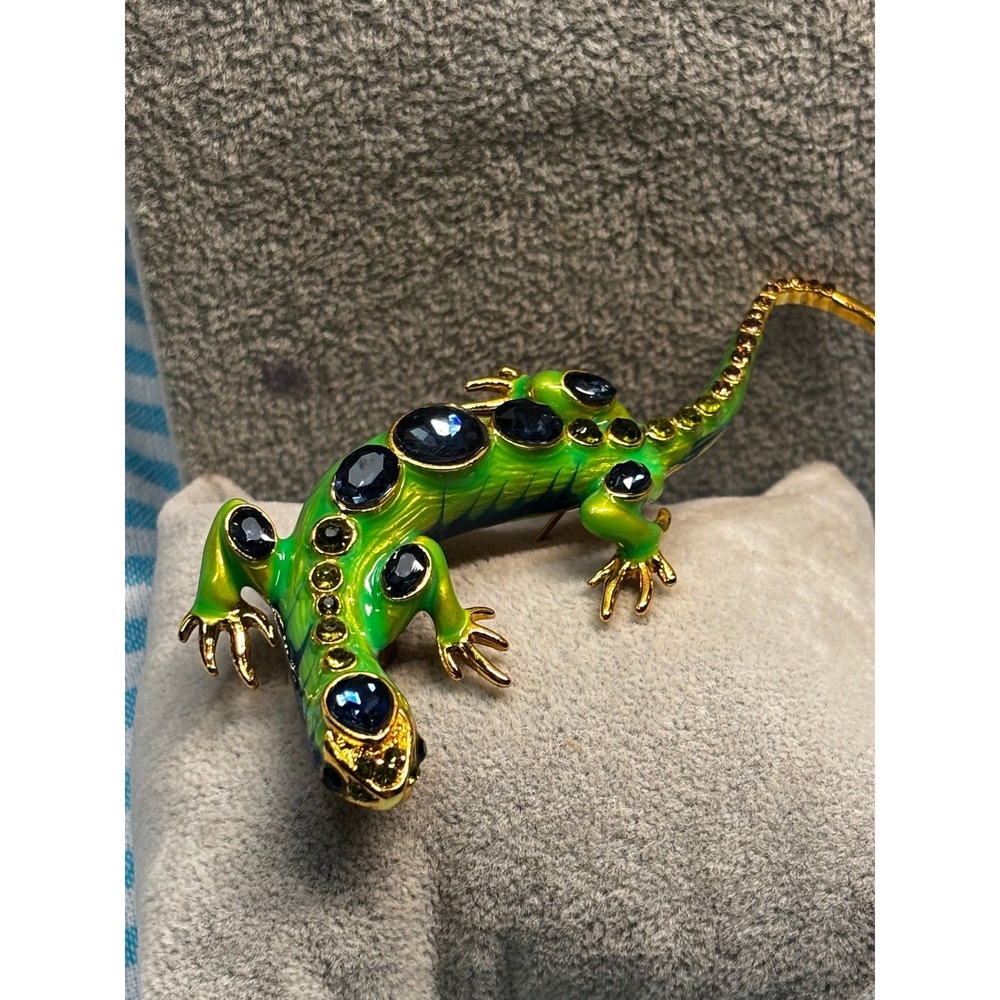 #27. Whimsical lizard/gecko/salamander brooch